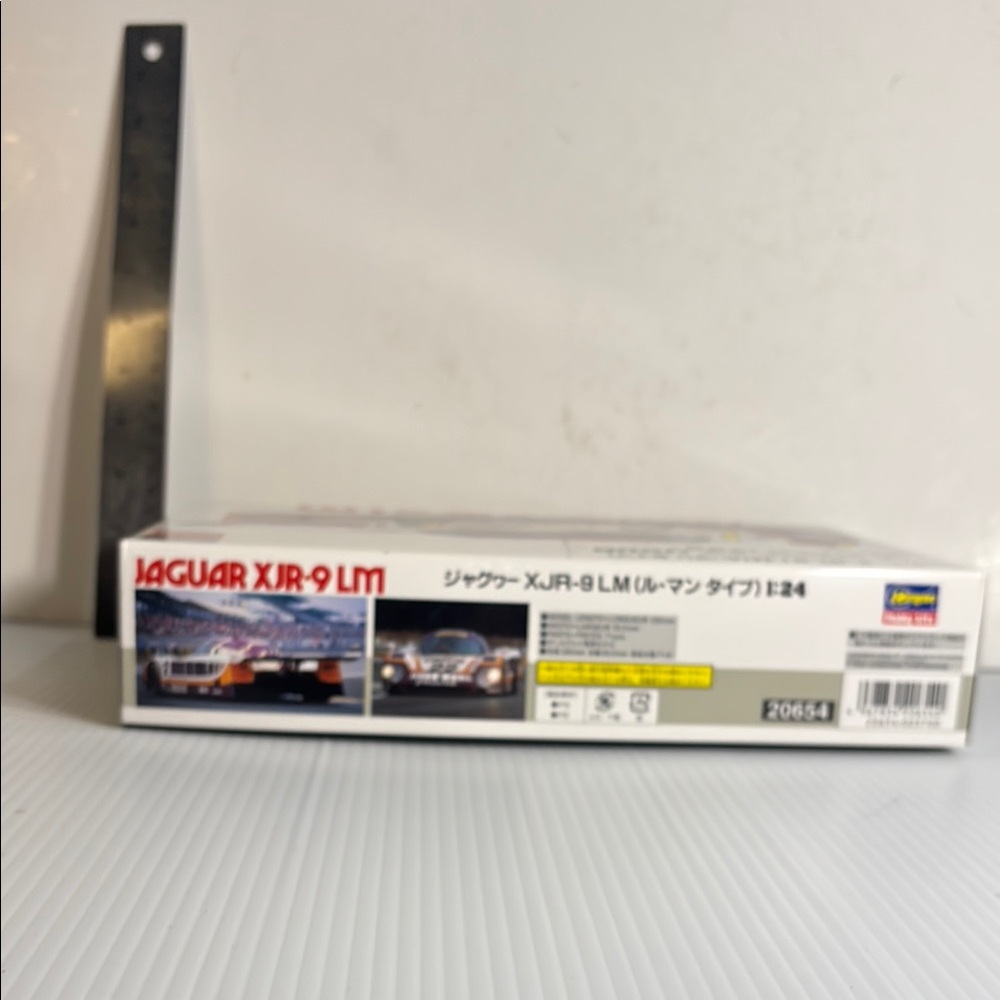 Hasegawa 1/24 Jaguar XJR-9 LM Model Kit Vintage Kit - Picture 4 of 6